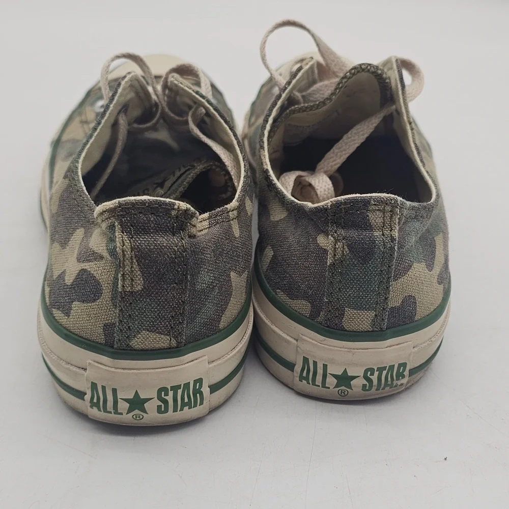Converse Chuck Taylor All Star Woman's 8 Camo Gray Low Top Sneakers
